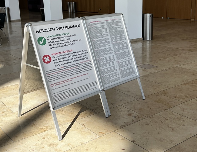 Mitteilung auf der Messe | Eingang (Foyer) RMCC Wiesbaden