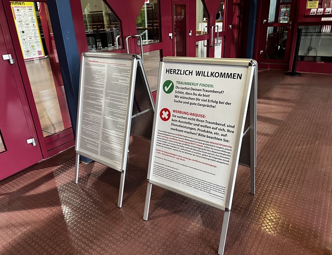 Mitteilung auf der Messe | Eingang EPG Arena Koblenz